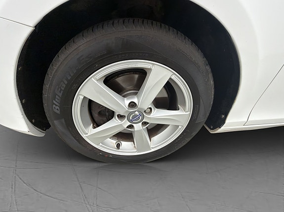 Volvo V40 24 of 28