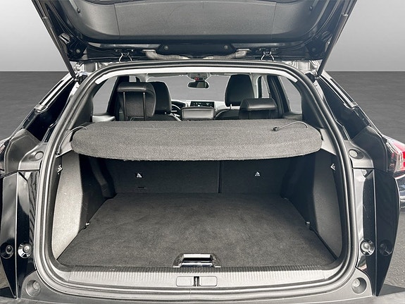 Peugeot e-2008 16 of 16