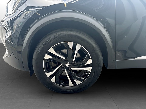 Peugeot e-2008 15 of 16