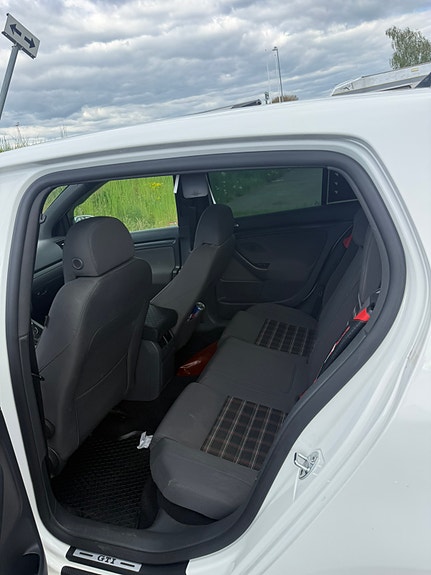 Volkswagen Golf V 9 of 9