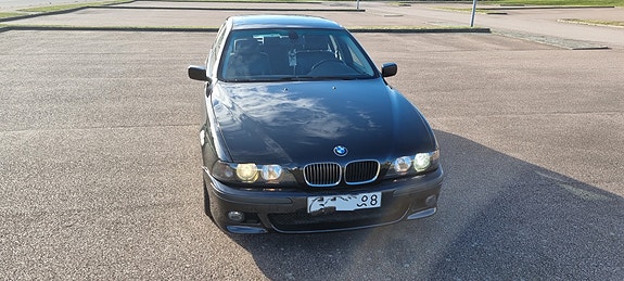 BMW 540i 4 of 5