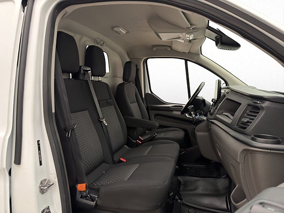 Ford Transit Custom 27 of 30