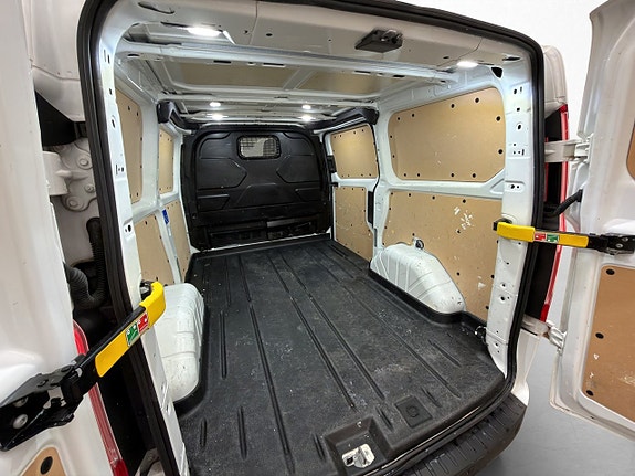 Ford Transit Custom 13 of 30
