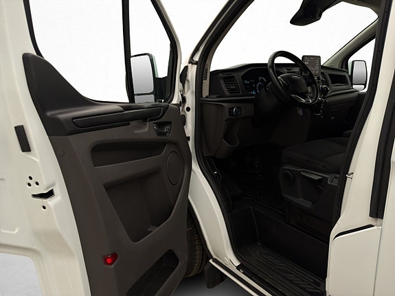 Ford Transit Custom 16 of 30