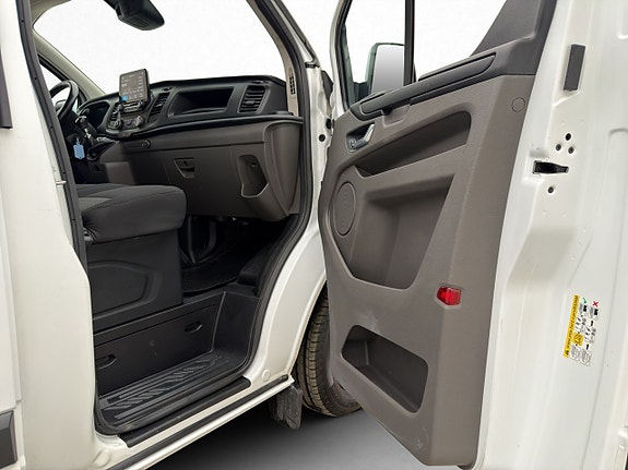 Ford Transit Custom 29 of 30