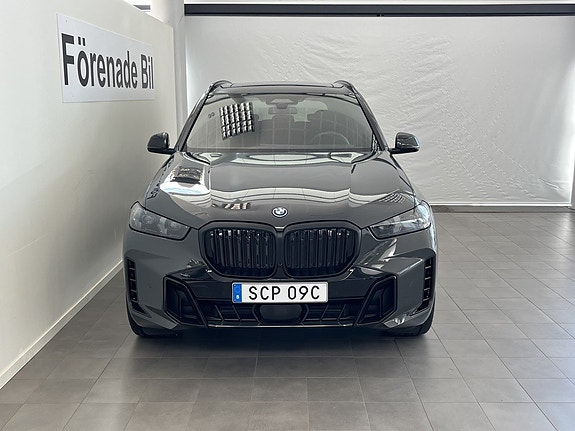 BMW X5 2 of 5