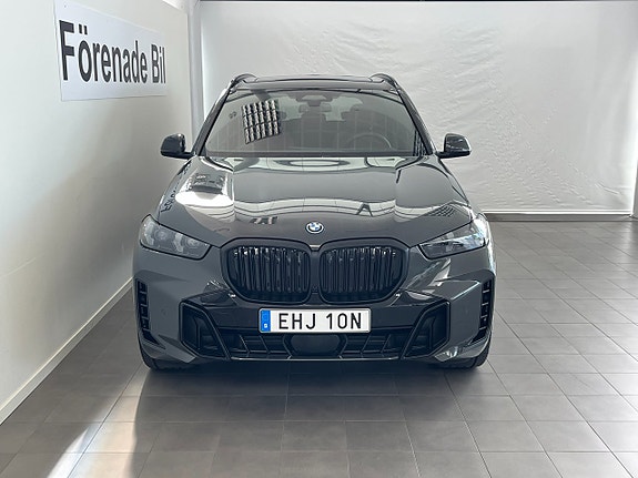 BMW X5 2 of 5