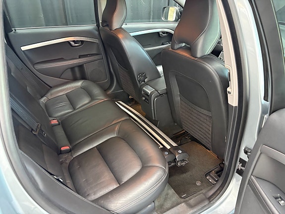 Volvo XC70 8 of 14