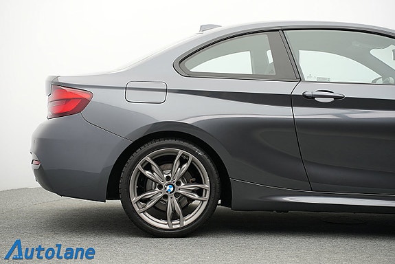 BMW 230i 14 of 30
