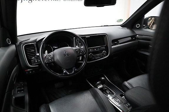 Mitsubishi Outlander 3 of 5