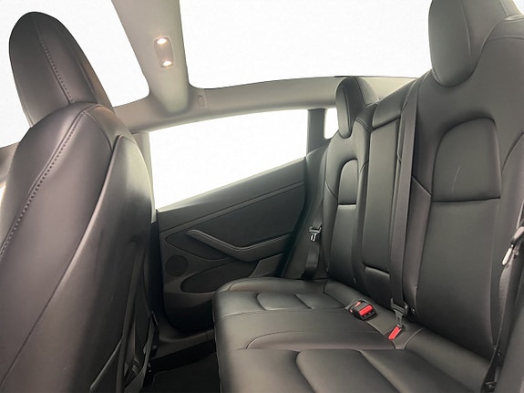 Tesla Model 3 27 of 30