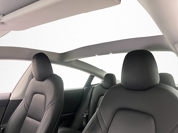 Tesla Model 3 11 of 30