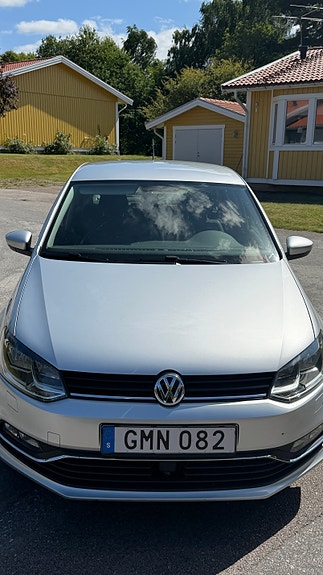 Volkswagen Polo 2 of 5