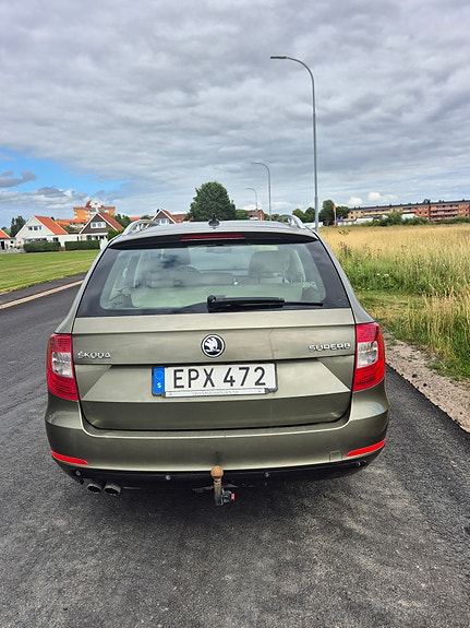 Skoda Superb 2 of 15