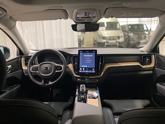 Volvo XC60 2 of 5