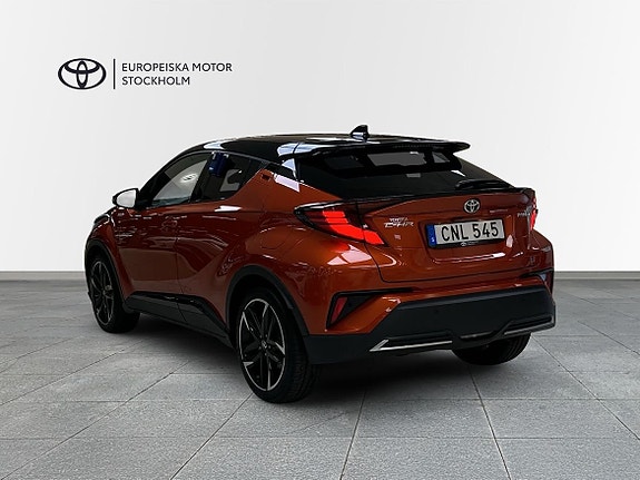 Toyota C-HR 2 of 13