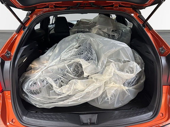 Toyota C-HR 10 of 13