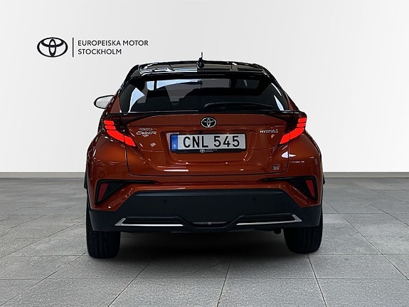 Toyota C-HR 4 of 13