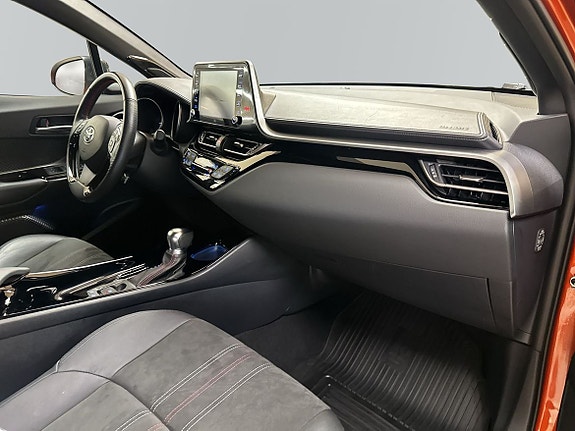 Toyota C-HR 6 of 13