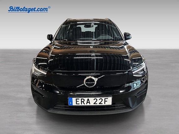 Volvo XC40 2 of 5