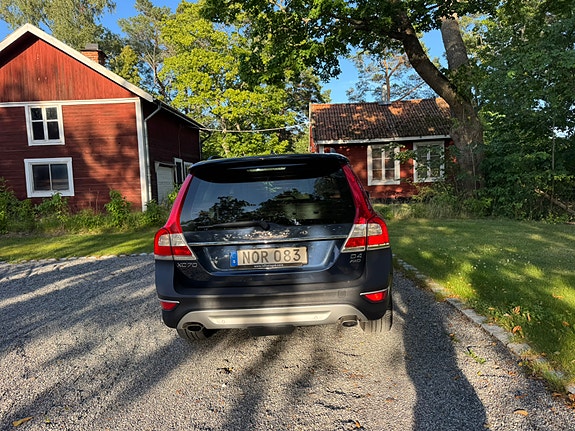 Volvo XC70 2 of 5