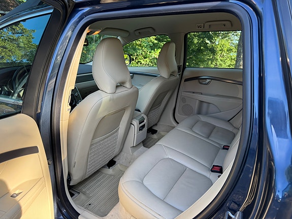 Volvo XC70 4 of 5