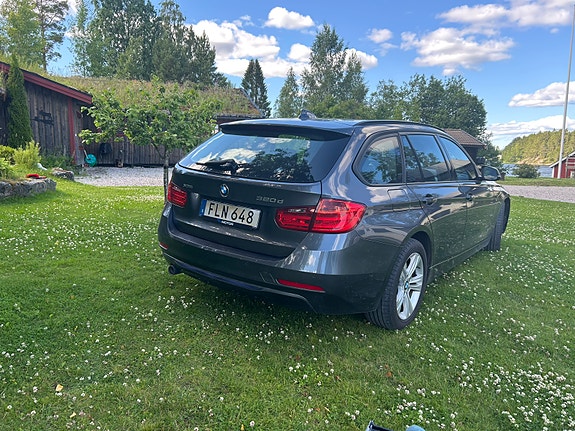 BMW 320d 3 of 5