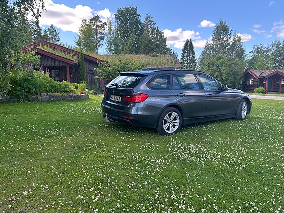 BMW 320d 2 of 5
