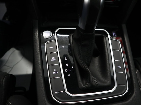 Volkswagen Passat 11 of 12