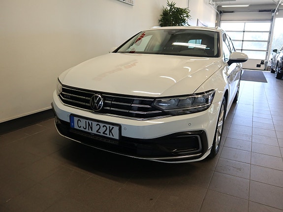 Volkswagen Passat 2 of 5