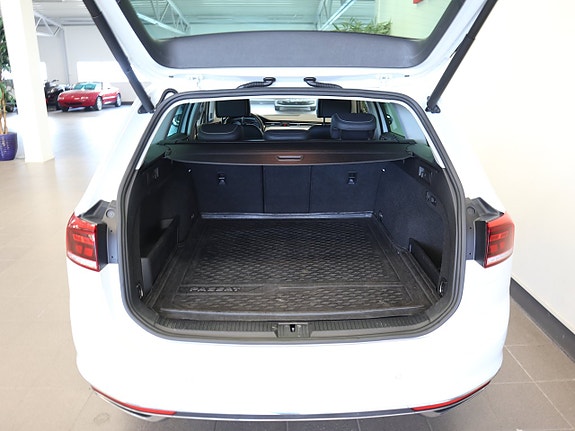 Volkswagen Passat 6 of 12