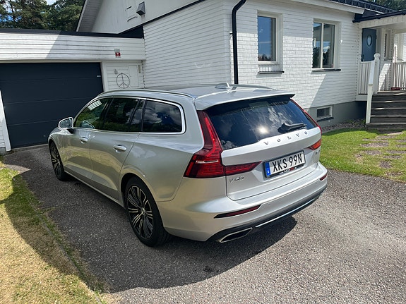 Volvo V60 2 of 4