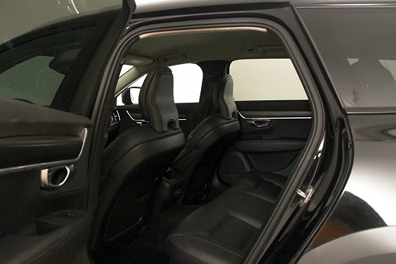 Volvo V90 Cross Country 12 of 21