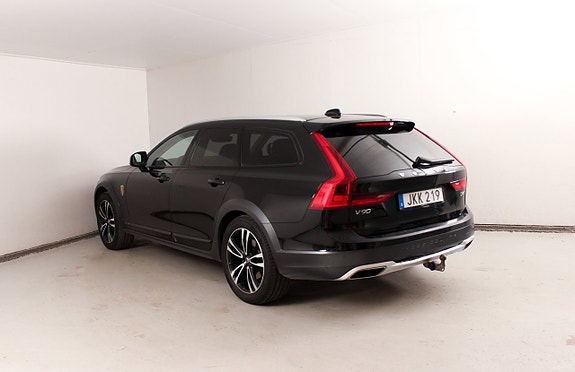 Volvo V90 Cross Country 2 of 5