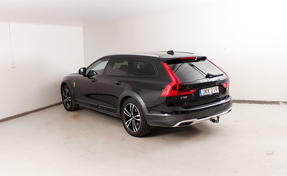Volvo V90 Cross Country 3 of 5