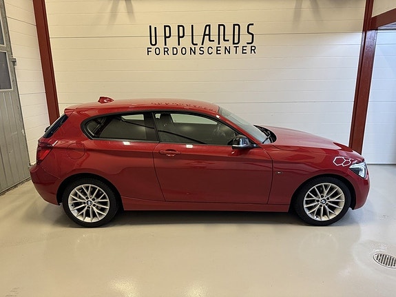 BMW 118d 2 of 5