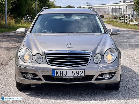 Mercedes-Benz E280 2 of 5