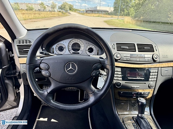 Mercedes-Benz E280 9 of 13