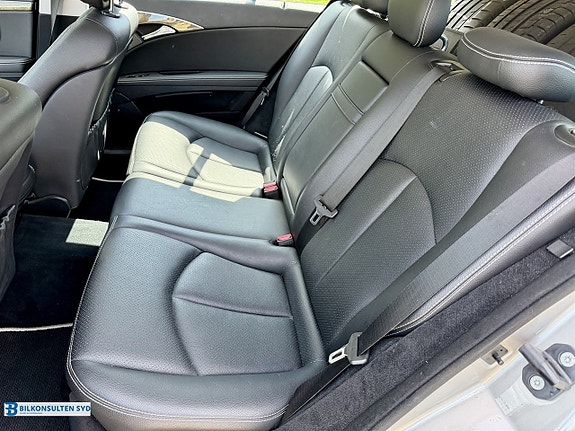 Mercedes-Benz E280 7 of 13