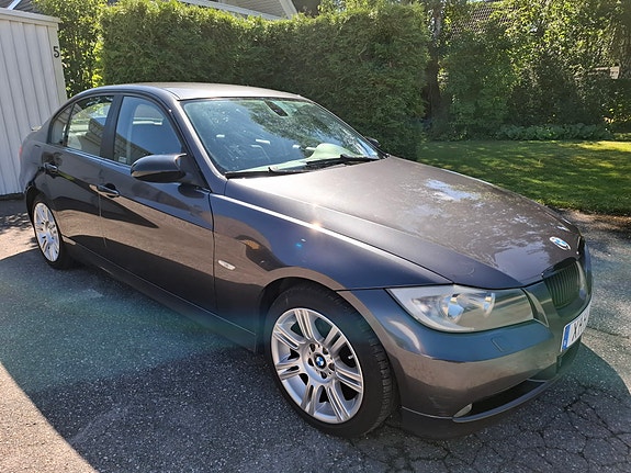BMW 325i 3 of 5