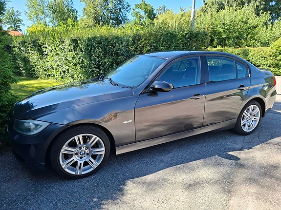 BMW 325i 2 of 5