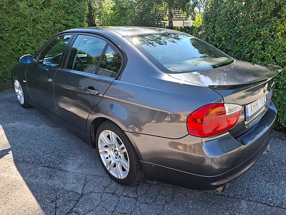 BMW 325i 4 of 5