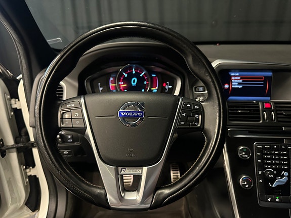 Volvo XC60 15 of 25
