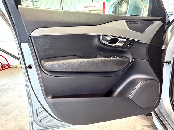 Volvo XC90 14 of 18