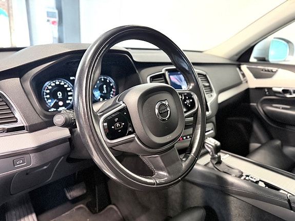 Volvo XC90 6 of 18
