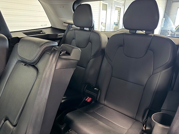 Volvo XC90 10 of 18