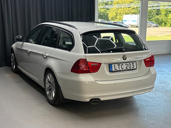 BMW 320d 3 of 5