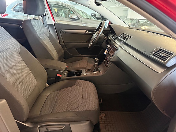 Volkswagen Passat 7 of 14