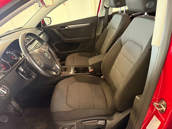 Volkswagen Passat 11 of 14
