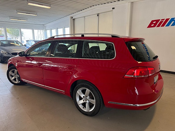 Volkswagen Passat 2 of 14